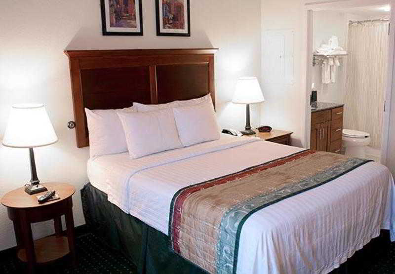 ทาวน์เพลซ สวีท ซัฟฟอล์ก เชสซาพีค Hotel ภายนอก รูปภาพ